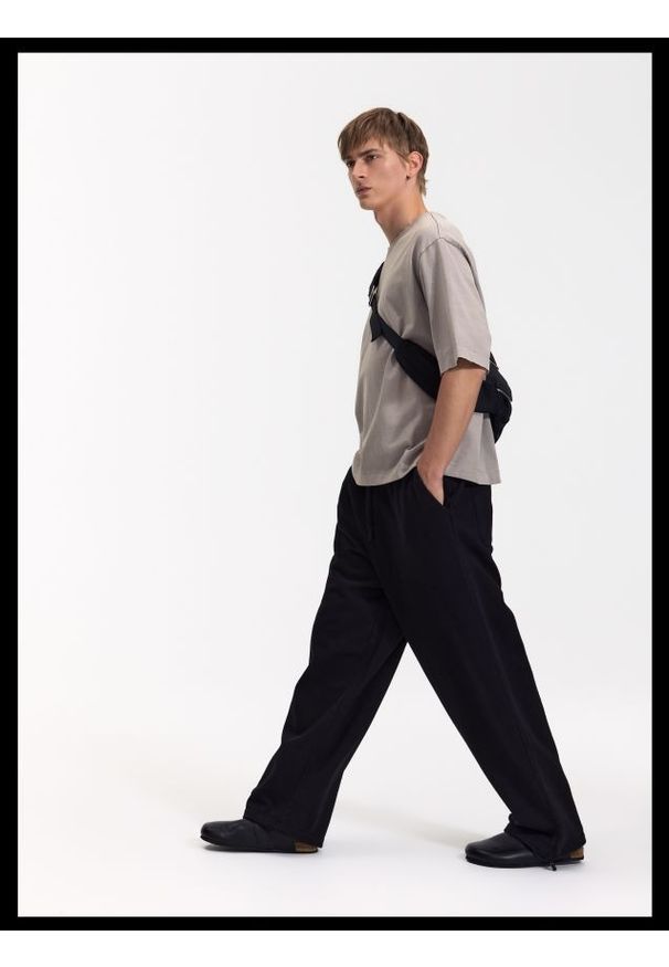 Reserved - T-shirt boxy z efektem sprania - ciemnoszary. Kolor: szary. Materiał: dzianina, bawełna