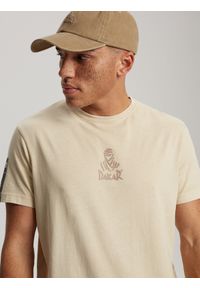 Diverse - T-shirt męski z nadrukiem DKR D 0523 S1822 - - Rozmiar: XL. Kolor: beżowy. Materiał: bawełna. Wzór: nadruk