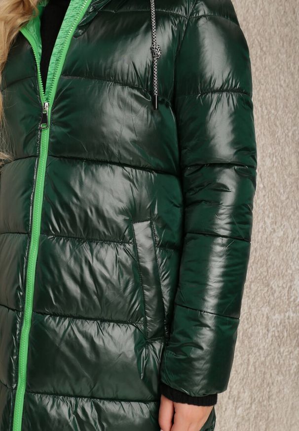 Renee - Ciemnozielona Kurtka Cilitheme. Okazja: na co dzień. Kolor: zielony. Materiał: tkanina. Długość: długie. Styl: casual