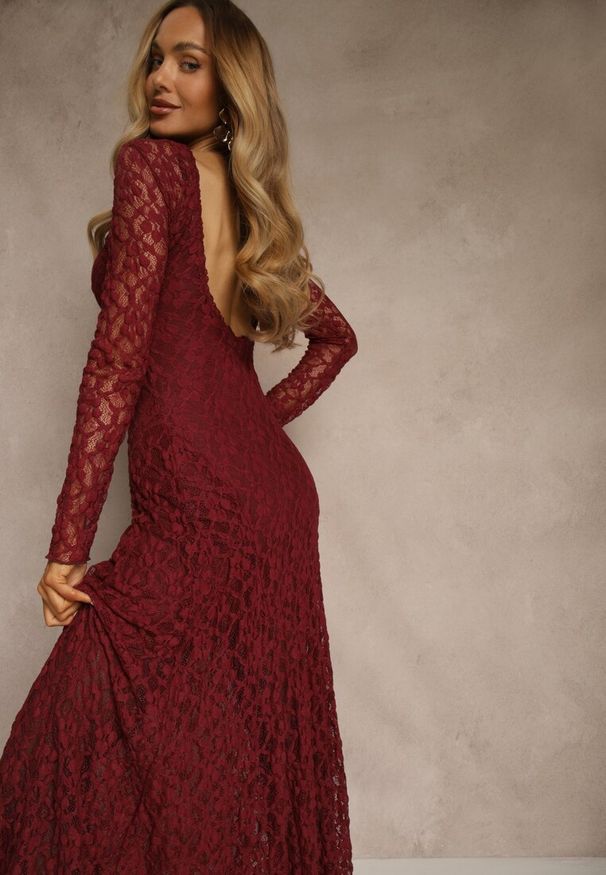 Renee - Bordowa Elegancka Sukienka z Koronki z Odkrytymi Plecami Lilafera. Okazja: na co dzień. Typ kołnierza: dekolt na plecach. Kolor: czerwony. Materiał: koronka. Długość rękawa: na ramiączkach. Wzór: koronka. Styl: elegancki