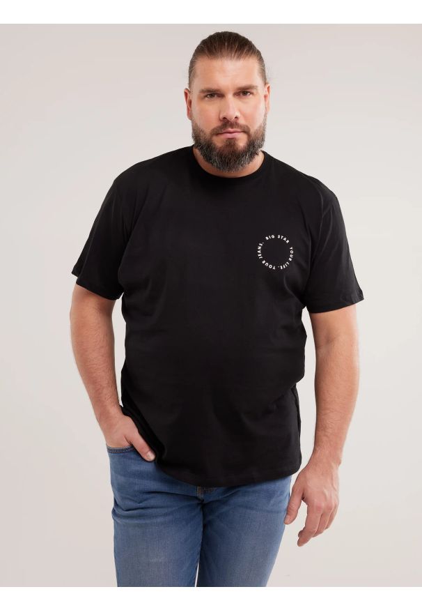 Big-Star - Koszulka męska z niewielkim nadrukiem na piersi czarna Orpion 906. Okazja: na co dzień. Kolor: czarny. Materiał: jeans, dzianina. Wzór: nadruk. Styl: casual