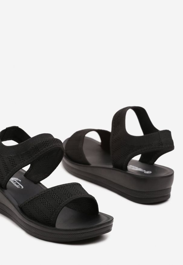 Renee - Czarne Sandały Wsuwane na Koturnie Tiamaeve. Okazja: na co dzień. Nosek buta: otwarty. Zapięcie: bez zapięcia. Kolor: czarny. Materiał: jeans. Obcas: na koturnie. Styl: casual
