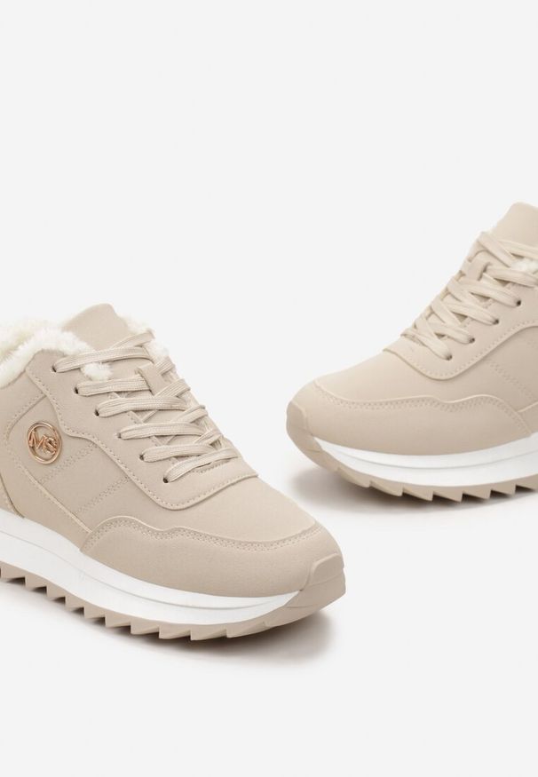 Born2be - Beżowe Sneakersy na Platformie z Futerkiem Egiapia. Okazja: na co dzień. Nosek buta: okrągły. Kolor: beżowy. Materiał: futro. Obcas: na platformie