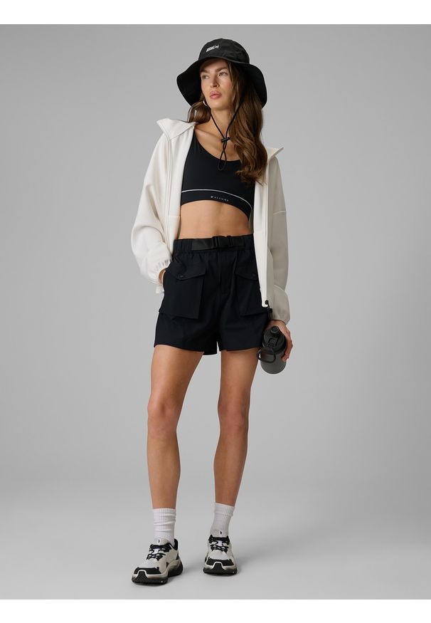 4f - 4F Bluza dresowa regular z kapturem damska - biała XS. Okazja: na co dzień. Typ kołnierza: kaptur. Kolor: biały. Materiał: dresówka. Styl: casual, klasyczny, sportowy