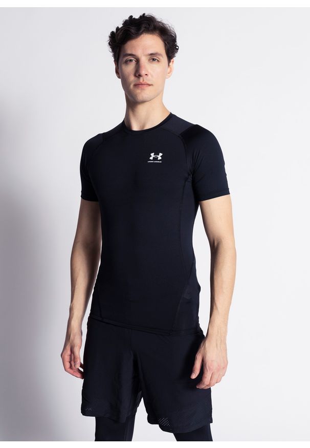 Koszulka męska treningowa czarna Under Armour Heat Gear. Kolor: czarny. Materiał: materiał. Sezon: lato. Sport: fitness