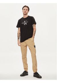 Calvin Klein Jeans Joggery Monologo Badge J30J325114 Beżowy Skinny Fit. Kolor: beżowy. Materiał: bawełna #5