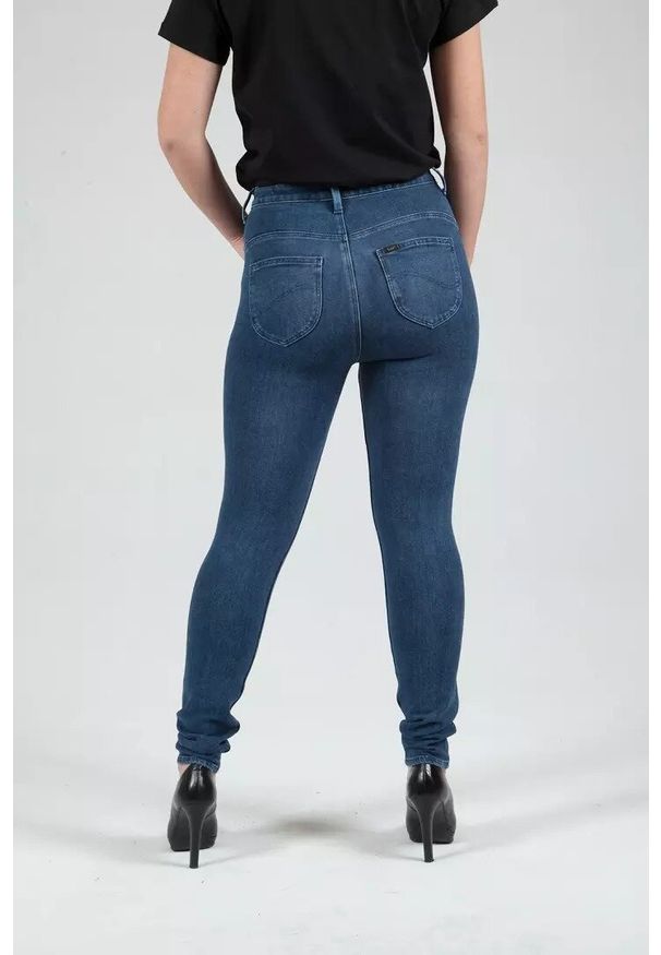 Lee - LEE SCARLETT DAMSKIE SPODNIE JEANSOWE JEANSY BLUE LUX L30LETLS 112106492