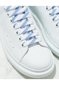 Alexander McQueen - ALEXANDER MCQUEEN - Białe sneakersy. Nosek buta: okrągły. Kolor: biały. Materiał: guma #7