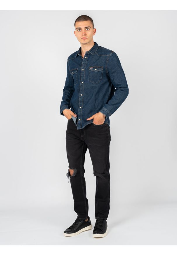 TOMMY HILFIGER - Tommy Jeans Jeansy "Dad Jean" | DM0DM11887 | Dad Jean | Mężczyzna | Czarny. Okazja: na co dzień. Kolor: czarny. Wzór: aplikacja. Styl: casual