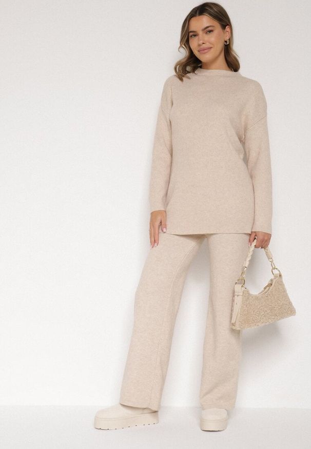 Born2be - Beżowy Dzianinowy Komplet z Bawełną i Wełną Długi Sweter i Szerokie Spodnie Reinesa. Kolor: beżowy. Materiał: dzianina, bawełna, wełna