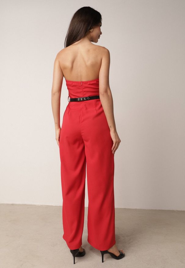 Born2be - Czerwony Elegancki Kombinezon VICES Bez Rękawów z Falbankami i Paskiem Apethia. Okazja: na co dzień. Kolor: czerwony. Materiał: materiał, tkanina. Długość rękawa: bez rękawów. Długość: długie. Wzór: gładki. Sezon: lato. Styl: elegancki