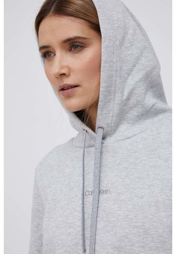 Calvin Klein Sukienka kolor szary mini prosta. Okazja: na co dzień. Typ kołnierza: kaptur. Kolor: szary. Materiał: dzianina. Długość rękawa: długi rękaw. Typ sukienki: proste. Styl: casual. Długość: mini