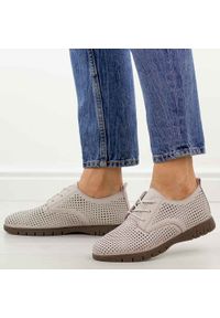 Szare ażurowane skórzane półbuty damskie Sergio Leone sp005. Okazja: na co dzień. Nosek buta: okrągły. Zapięcie: sznurówki. Kolor: szary. Szerokość cholewki: normalna. Wzór: ażurowy. Materiał: skóra. Sezon: wiosna, lato. Styl: casual, elegancki, klasyczny #1