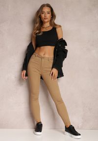 Renee - Beżowe Spodnie Skinny Eulalia. Kolor: beżowy. Materiał: tkanina. Długość: długie. Wzór: gładki. Styl: klasyczny