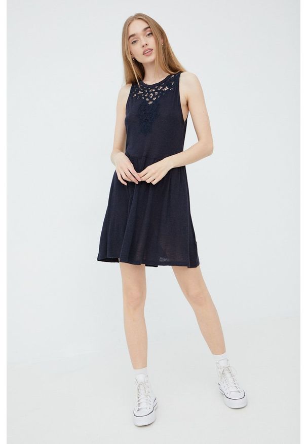 Superdry sukienka z domieszką lnu kolor granatowy mini rozkloszowana. Kolor: niebieski. Materiał: len. Typ sukienki: rozkloszowane. Długość: mini