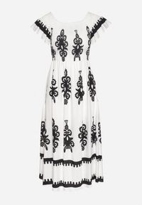 Born2be - Biała Wiskozowa Sukienka w Ornamentalne Wzory o Rozkloszowanym Kroju Divessa. Kolor: biały. Materiał: wiskoza. Długość rękawa: krótki rękaw. Typ sukienki: proste #7