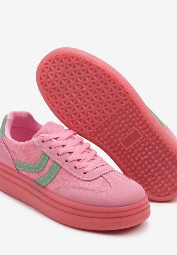 Renee - Fuksjowe Sneakersy Typu Kultowe Tenisówki na Niskiej Platformie Olritia. Okazja: na co dzień. Kolor: różowy. Materiał: jeans. Szerokość cholewki: normalna. Wzór: aplikacja. Obcas: na platformie