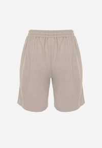 Born2be - Beżowe Szorty Dresowe z Bawełną i Sznurkami Leofiel. Okazja: na co dzień, na spacer. Kolor: beżowy. Materiał: bawełna, dresówka. Wzór: napisy. Styl: casual, klasyczny #7