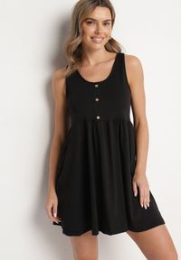 Born2be - Czarna Sukienka o Rozkloszowanym Kroju na Szerokich Ramiączkach z Guzikami Jenovira. Okazja: na co dzień. Kolor: czarny. Długość rękawa: na ramiączkach. Styl: casual #2