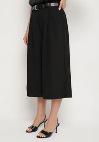 Born2be - Czarne Spodnie Kuloty w Eleganckim Stylu Kolistea. Okazja: na co dzień, na spotkanie biznesowe. Kolor: czarny. Wzór: aplikacja. Styl: elegancki