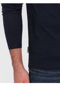 Ombre Clothing - Męski longsleeve bez nadruku z dekoltem w serek - granatowy V5 - Rozmiar: XL. Okazja: na co dzień. Typ kołnierza: dekolt w serek. Kolor: niebieski. Materiał: materiał, bawełna. Długość rękawa: długi rękaw. Długość: długie. Wzór: gładki, jednolity. Styl: klasyczny, casual, elegancki #3