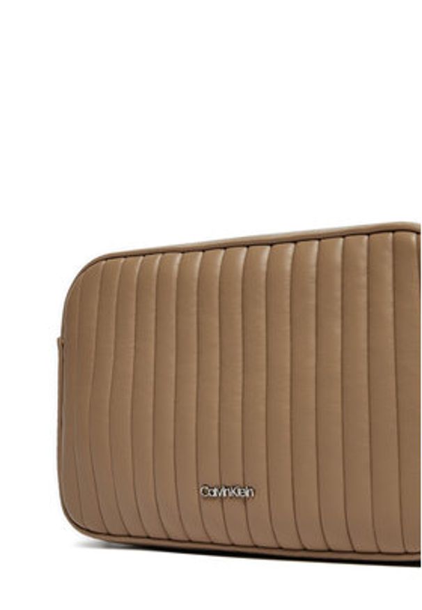 Calvin Klein Torebka Mini Line Quilt Camera Bag K60K613078 Brązowy. Kolor: brązowy. Materiał: skórzane