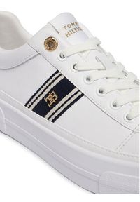 TOMMY HILFIGER - Tommy Hilfiger Sneakersy Th Foxing Platform Webbing FW0FW09353 Biały. Kolor: biały. Materiał: skóra. Obcas: na platformie #6