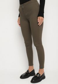 Born2be - Ciemnozielone Spodnie Skinny Biscova. Kolor: beżowy. Styl: elegancki