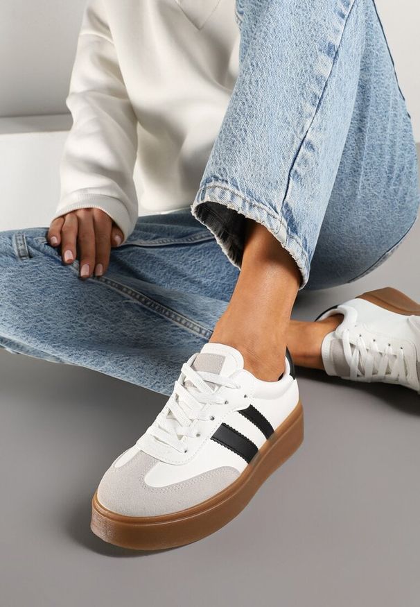 Born2be - Biało-Czarne Sneakersy w Stylu Tenisówek z Geometrycznym Wzorem Avelresil. Okazja: na co dzień. Kolor: biały. Materiał: jeans. Wzór: geometria