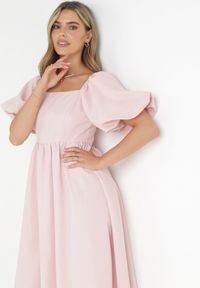 Born2be - Różowa Rozkloszowana Sukienka Midi z Bufiastymi Rękawami i Kwadratowym Dekoltem Ceania. Okazja: na co dzień. Typ kołnierza: dekolt kwadratowy. Kolor: różowy. Wzór: gładki. Typ sukienki: proste. Materiał: tkanina. Sezon: lato. Styl: casual, elegancki. Długość: midi #2