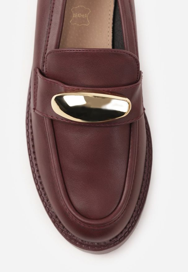 Born2be - Bordowe Mokasyny Vices ze Skórzaną Wkładką i Metaliczną Ozdobą Anlee. Okazja: na co dzień. Kolor: czerwony. Materiał: skóra. Wzór: aplikacja. Styl: casual