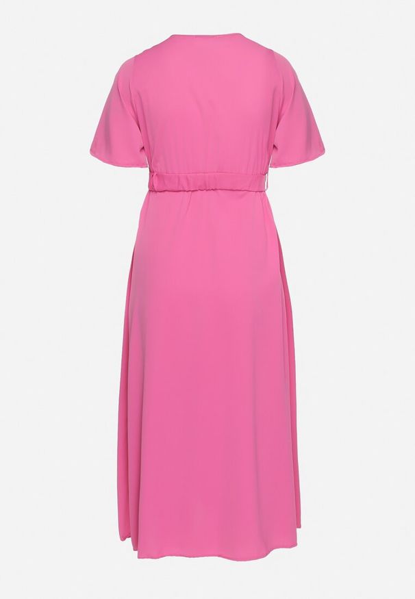 Born2be - Różowa Sukienka z Kopertowym Dekoltem z Gumką w Pasie i Paskiem z Metalową Klamerką Teseri. Typ kołnierza: dekolt kopertowy. Kolor: różowy. Wzór: aplikacja. Typ sukienki: kopertowe