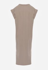 Renee - Ciemnobeżowa Sukienka T-shirtowa z Krótkimi Szerokimi Rękawami Arisea. Okazja: na spotkanie biznesowe. Kolor: beżowy. Długość rękawa: krótki rękaw. Sezon: wiosna, lato. Typ sukienki: proste. Styl: elegancki, biznesowy #5