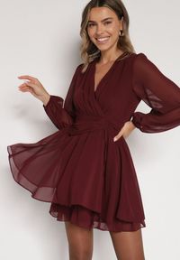 Born2be - Bordowa Rozkloszowana Sukienka z Siateczki z Kopertowym Dekoltem Zenessa. Typ kołnierza: dekolt kopertowy. Kolor: czerwony. Materiał: poliester, materiał. Typ sukienki: kopertowe #1