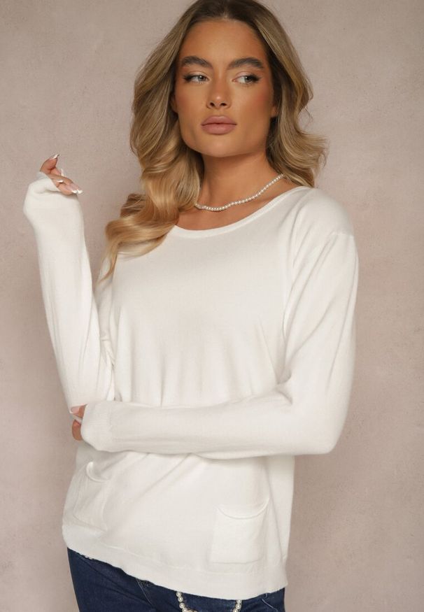 Renee - Biały Sweter z Kaszmirem Ozdobiony Kieszeniami Saniswena. Kolor: biały. Materiał: kaszmir. Długość rękawa: długi rękaw. Długość: długie. Wzór: aplikacja. Styl: klasyczny, elegancki