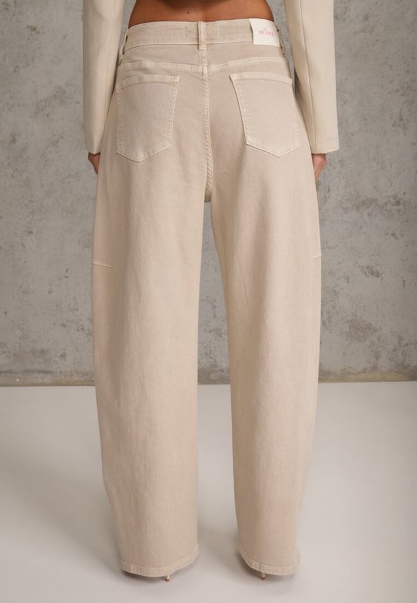 Renee - Beżowe Jeansy z Bawełny Typu Balloon High Waist Ozdobione Przeszyciami Eunaris. Okazja: na co dzień. Stan: podwyższony. Kolor: beżowy. Wzór: aplikacja. Styl: casual
