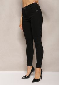 Renee - Czarne Elastyczne Jeansy o Dopasowanym Fasonie Arilem. Kolor: czarny #4