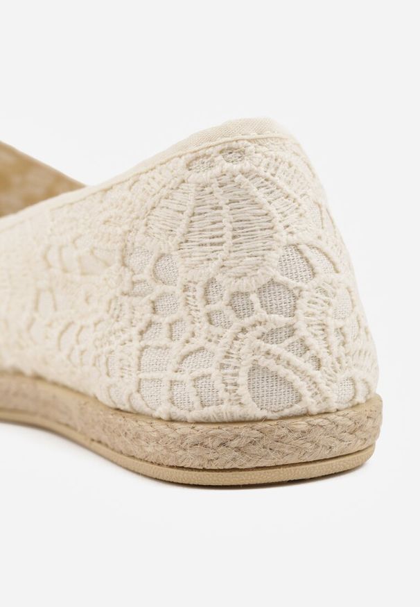 Renee - Beżowe Espadryle z Koronkową Cholewką i Podeszwą z Plecionki Marilex. Okazja: na co dzień. Kolor: beżowy. Materiał: koronka. Szerokość cholewki: normalna. Wzór: koronka. Sezon: wiosna. Styl: boho, casual