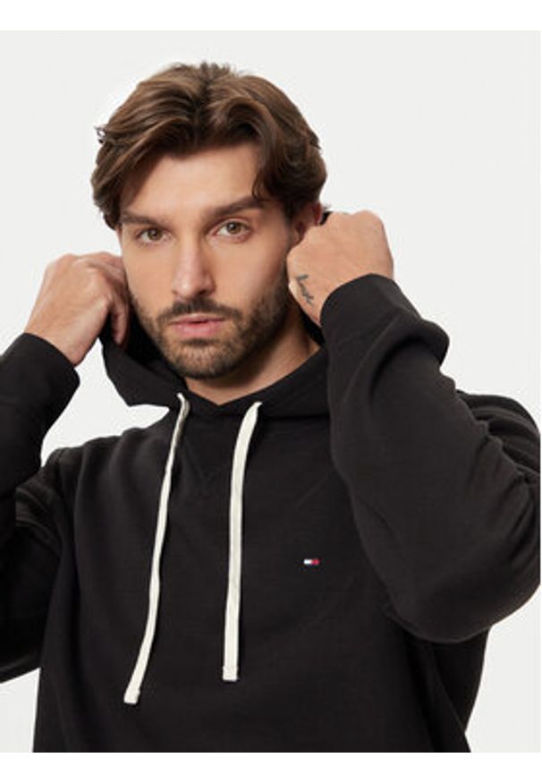TOMMY HILFIGER - Tommy Hilfiger Bluza Essential MW0MW37230 Czarny Regular Fit. Kolor: czarny. Materiał: bawełna, syntetyk