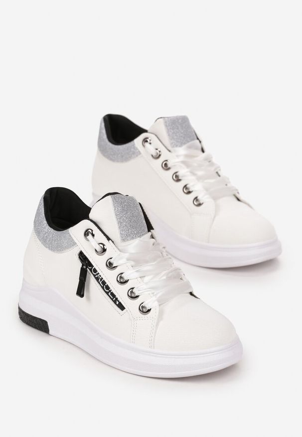 Born2be - Białe Sneakersy na Niskim Koturnie z Brokatem Dalisva. Okazja: na co dzień. Nosek buta: okrągły. Zapięcie: sznurówki. Kolor: biały. Materiał: jeans, materiał. Szerokość cholewki: normalna. Obcas: na koturnie. Wysokość obcasa: średni