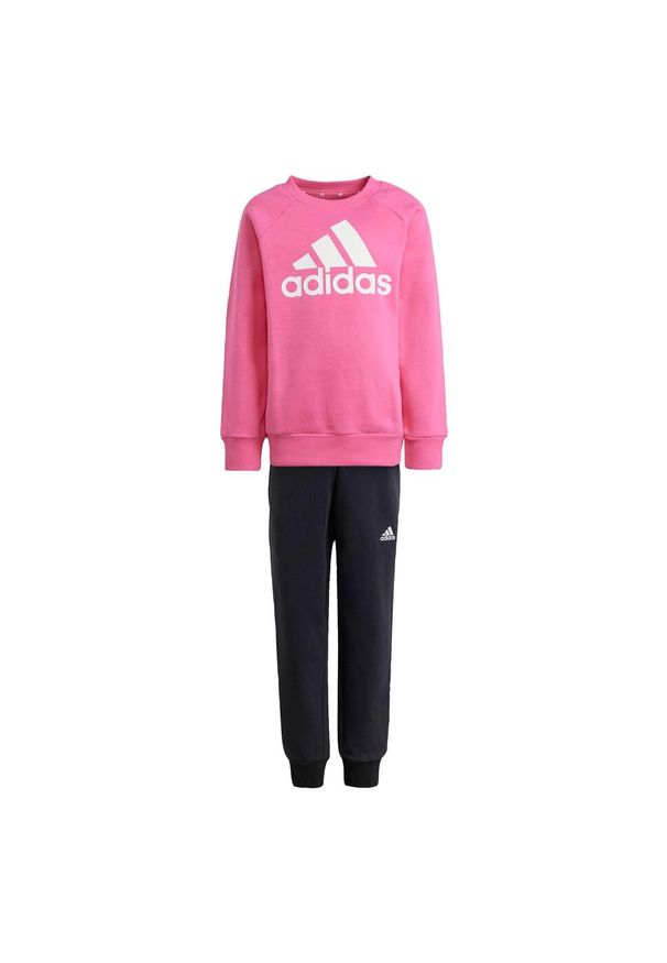 Adidas - Essentials Logo Fleece Jogger Set. Kolor: biały, wielokolorowy, różowy. Materiał: materiał. Styl: sportowy