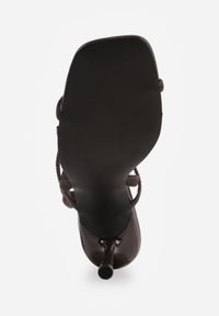 Renee - Brązowe Sandały na Szpilce z Dopasowującymi się do Stopy Paskami Usinrya. Zapięcie: pasek. Kolor: brązowy. Materiał: satyna. Wzór: paski. Obcas: na szpilce. Wysokość obcasa: średni #9