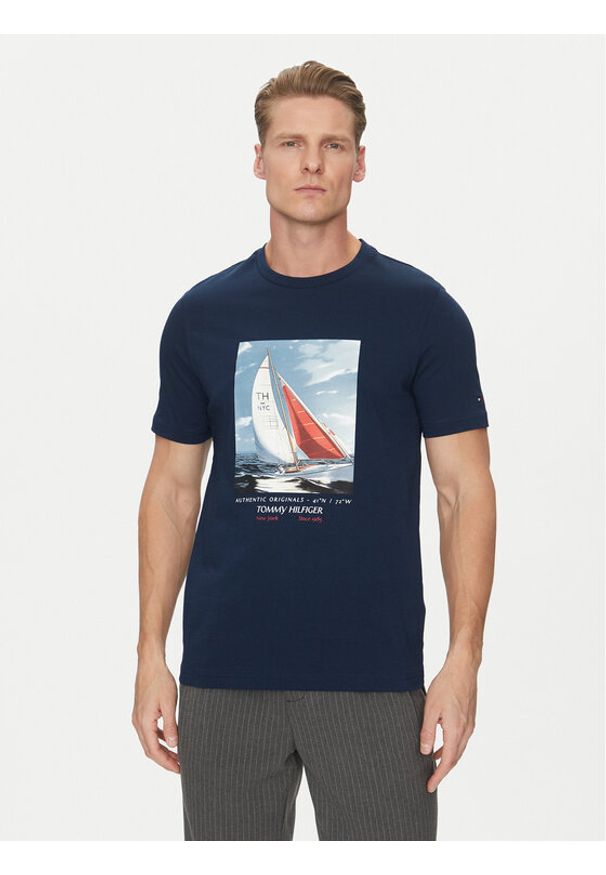 TOMMY HILFIGER - Tommy Hilfiger T-Shirt Color Photo Print MW0MW38615 Granatowy Regular Fit. Kolor: niebieski. Materiał: bawełna. Wzór: nadruk