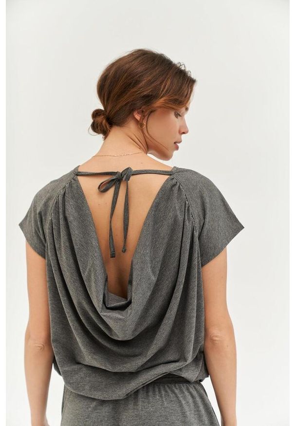 MOONHOLI - Top do jogi GRAVITY Wave Top - silver moon m/l. Kolor: szary. Sport: joga i pilates