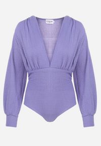 Born2be - Fioletowe Body z Bufiastym Rękawem i Głębokim Dekoltem Gulzar. Okazja: na co dzień, na imprezę. Typ kołnierza: dekolt w kształcie V. Kolor: fioletowy. Materiał: jeans. Styl: casual, elegancki #3