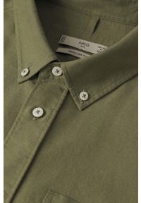 Mango Man koszula męska kolor brązowy regular z kołnierzykiem button-down. Typ kołnierza: button down. Kolor: brązowy. Materiał: tkanina, bawełna. Długość rękawa: długi rękaw. Długość: długie. Wzór: gładki #10