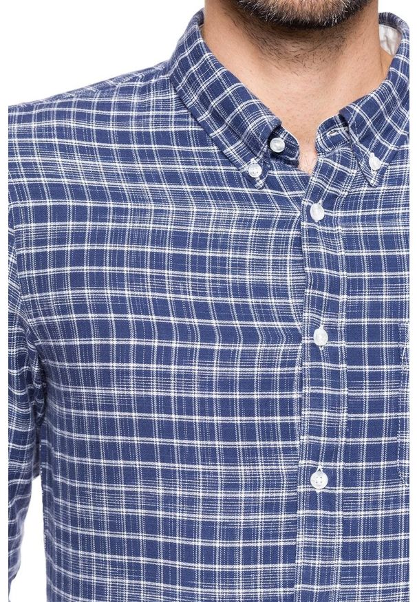 Lee - KOSZULA LEE BUTTON DOWN WASHED BLUE L880IOLR 112123157. Typ kołnierza: button down. Długość rękawa: długi rękaw. Długość: długie. Wzór: kratka. Styl: elegancki