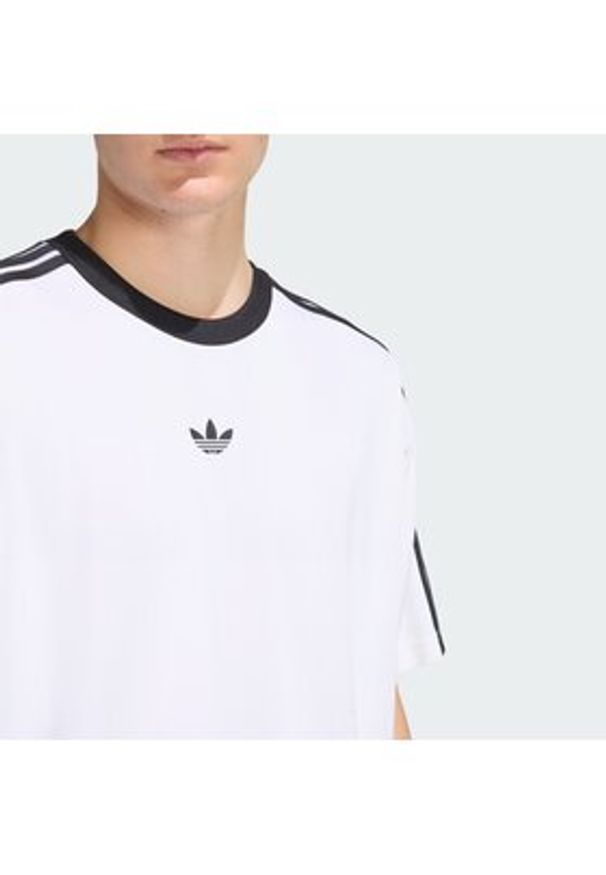 Adidas - adidas T-Shirt adicolor Jacquard KD5829 Biały Loose Fit. Kolor: biały. Materiał: syntetyk