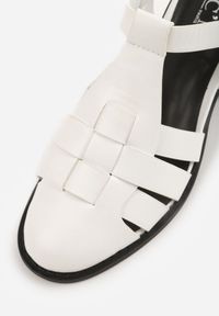 Born2be - Białe Sandały na Obcasie z Ozdobną Cholewką Amalirei. Okazja: na co dzień. Zapięcie: sprzączka. Kolor: biały. Materiał: jeans. Obcas: na obcasie. Styl: casual, elegancki, klasyczny. Wysokość obcasa: średni #8