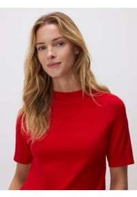Reserved - Gładki sweter - czerwony. Kolor: czerwony. Materiał: wiskoza, dzianina. Wzór: gładki